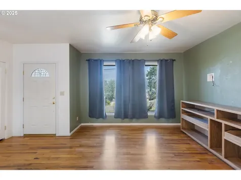 2297 NE Vine Street Roseburg OR 97470