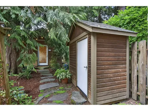 7169 SW Ash Creek Court Portland OR 97223