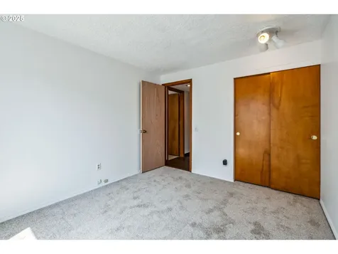 10004 NE Heron Circle Vancouver WA 98664