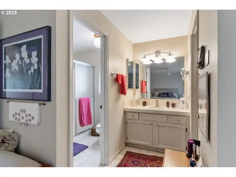 4825 SE 33rd Avenue Portland OR 97202