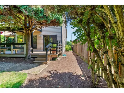4825 SE 33rd Avenue Portland OR 97202