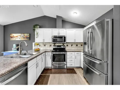 9416 NW 28th Court Vancouver WA 98665
