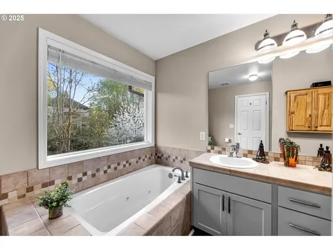 9416 NW 28th Court Vancouver WA 98665