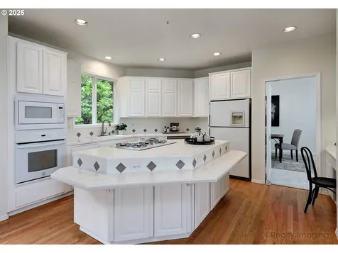 6770 SW Amber Lane Portland OR 97225