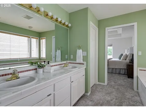 6770 SW Amber Lane Portland OR 97225