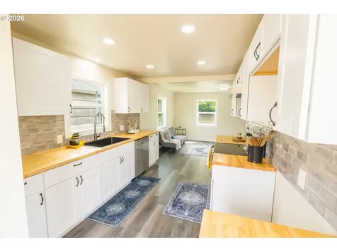 1925 NE Liberty Street Salem OR 97301