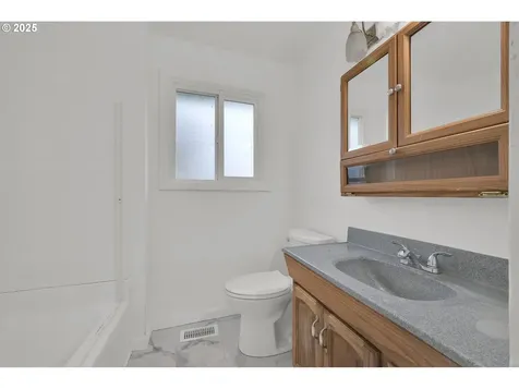 663 Swan Court Springfield OR 97477
