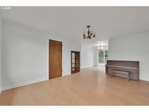 663 Swan Court Springfield OR 97477