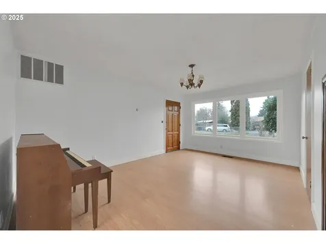 663 Swan Court Springfield OR 97477