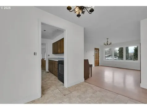 663 Swan Court Springfield OR 97477