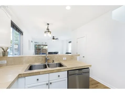 11525 SE Taylor Street Portland OR 97216