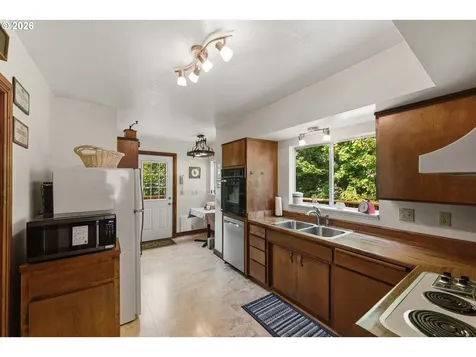 1072 Elrod Avenue Coos Bay OR 97420