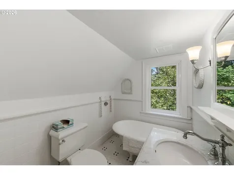 1072 Elrod Avenue Coos Bay OR 97420
