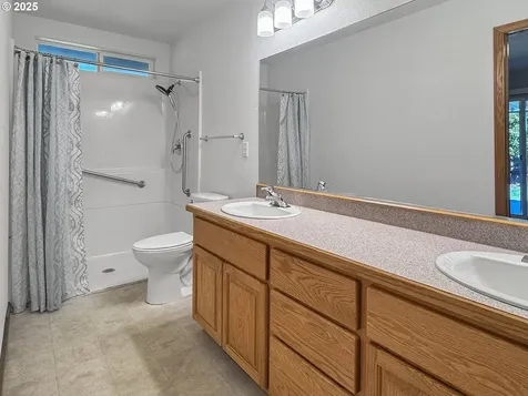 122 Lilly Court Sutherlin OR 97479