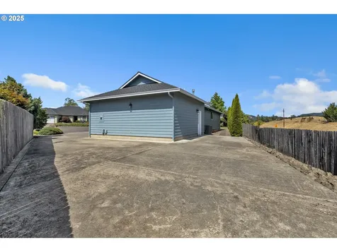 122 Lilly Court Sutherlin OR 97479
