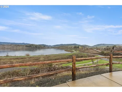122 Lilly Court Sutherlin OR 97479