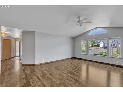 122 Lilly Court Sutherlin OR 97479
