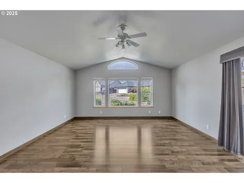 122 Lilly Court Sutherlin OR 97479