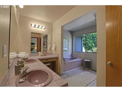 9140 SW 5th Avenue Portland OR 97219