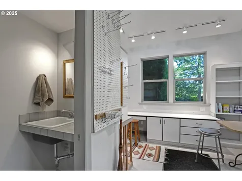 9140 SW 5th Avenue Portland OR 97219