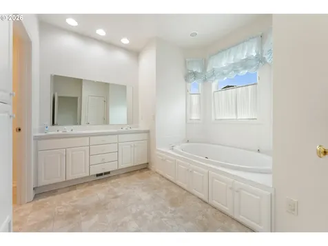 1702 NW Troon Court Mcminnville OR 97128