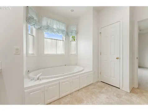 1702 NW Troon Court Mcminnville OR 97128
