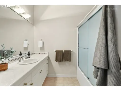 2625 SW 75th Terrace Portland OR 97225