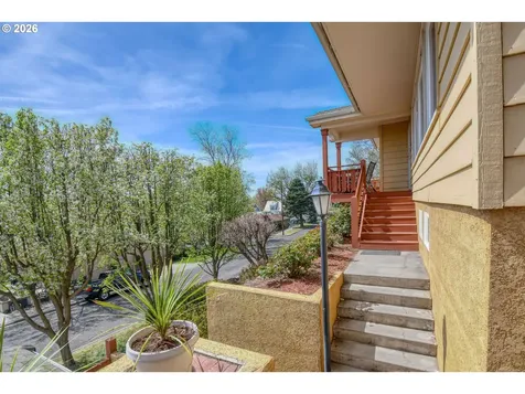 207 NW Ellis Avenue Pendleton OR 97801