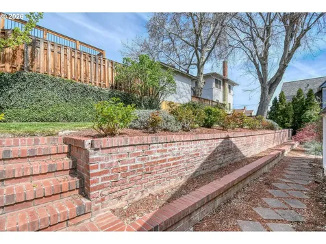207 NW Ellis Avenue Pendleton OR 97801