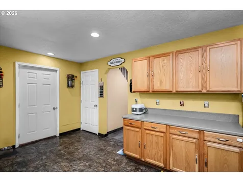 91051 Leashore Drive Vida OR 97488