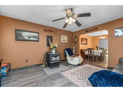 91051 Leashore Drive Vida OR 97488