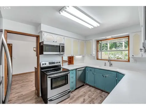 8025 SW Schiller Road Portland OR 97225