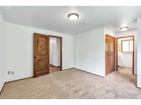 8025 SW Schiller Road Portland OR 97225