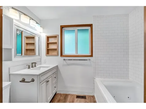 8025 SW Schiller Road Portland OR 97225