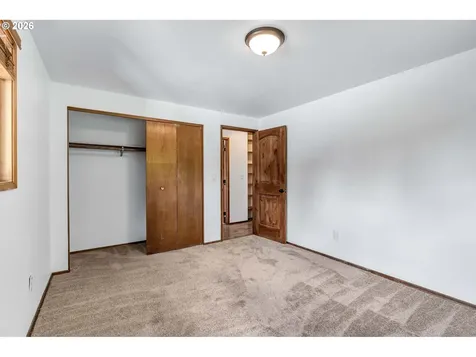 8025 SW Schiller Road Portland OR 97225
