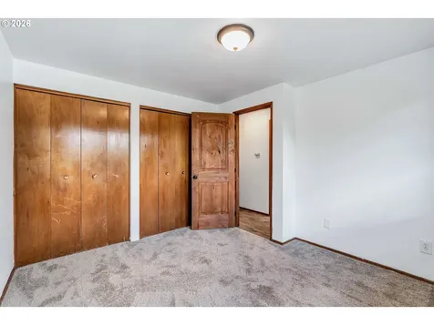 8025 SW Schiller Road Portland OR 97225