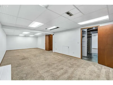 8025 SW Schiller Road Portland OR 97225