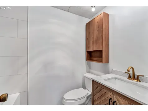 8025 SW Schiller Road Portland OR 97225
