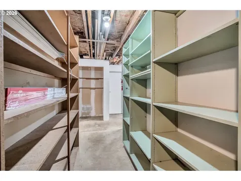 8025 SW Schiller Road Portland OR 97225