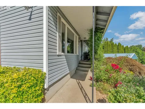 8025 SW Schiller Road Portland OR 97225