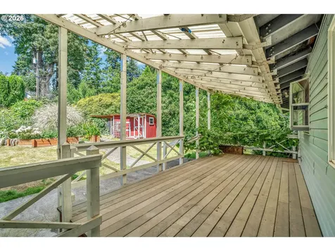 8025 SW Schiller Road Portland OR 97225