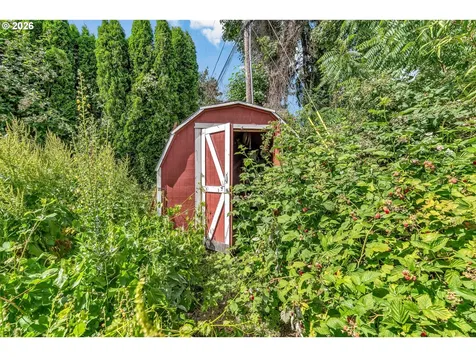 8025 SW Schiller Road Portland OR 97225