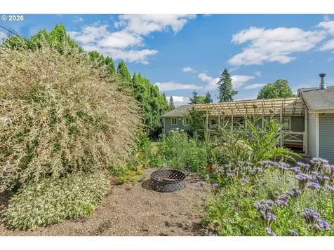 8025 SW Schiller Road Portland OR 97225