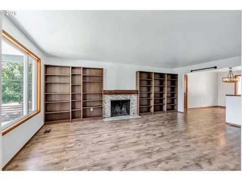 8025 SW Schiller Road Portland OR 97225