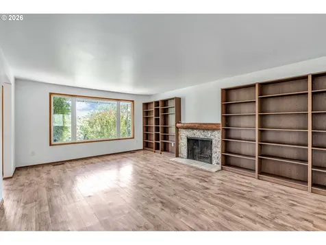 8025 SW Schiller Road Portland OR 97225