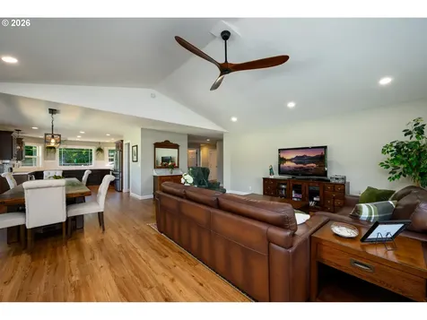 2804 NW Daysha Drive Roseburg OR 97471
