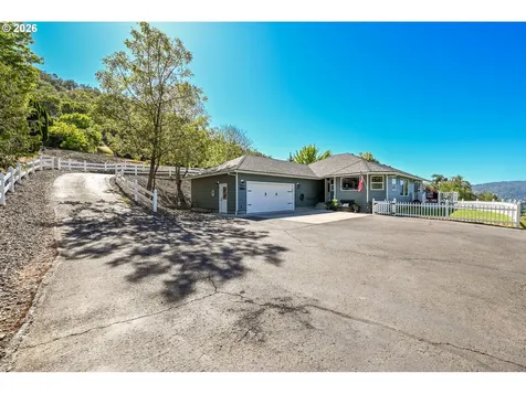 2804 NW Daysha Drive Roseburg OR 97471