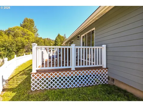 2804 NW Daysha Drive Roseburg OR 97471