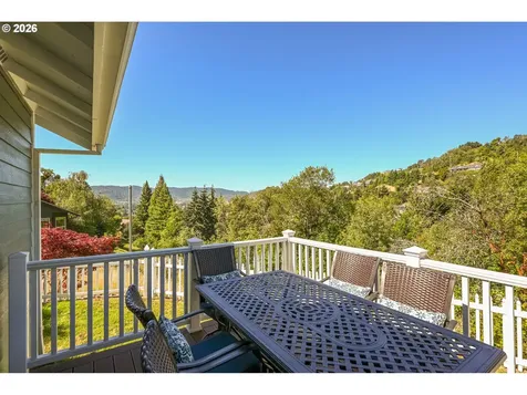 2804 NW Daysha Drive Roseburg OR 97471