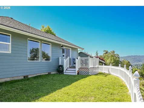2804 NW Daysha Drive Roseburg OR 97471
